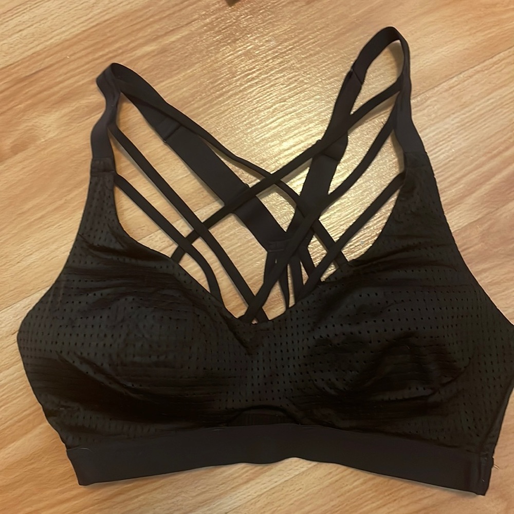 VSX Sport bra with front cross detail